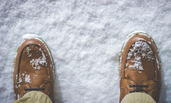 Подошва обуви больше не будет скользить даже в жуткий гололед: 3 простых хитрости